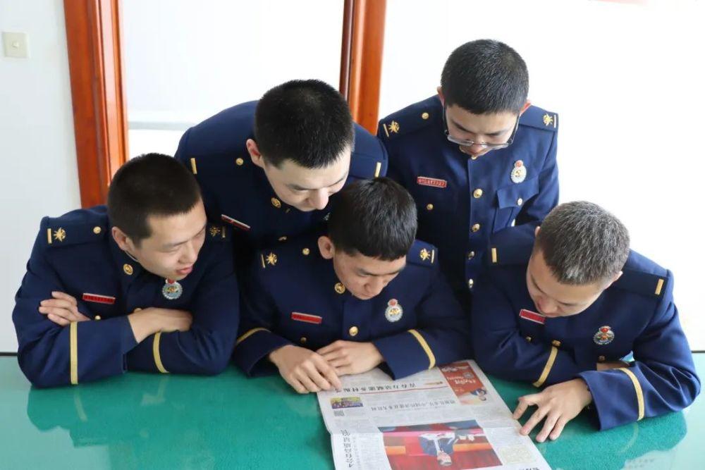 锦州一男子要跳大凌河桥…