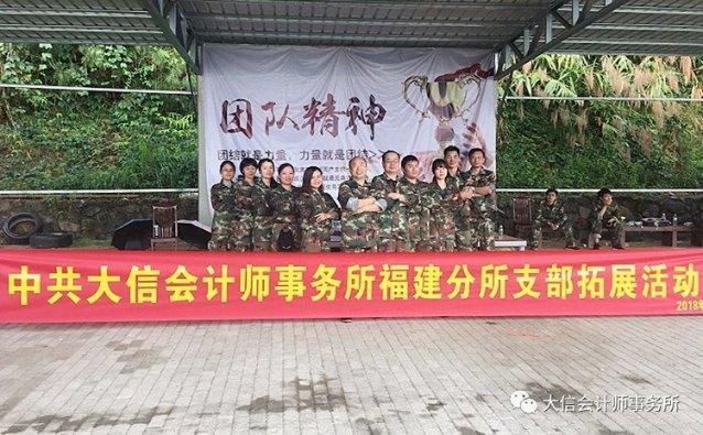 生完娃后变水桶腰,老公找的秘方,一个月肚子变平了!腰也细了!