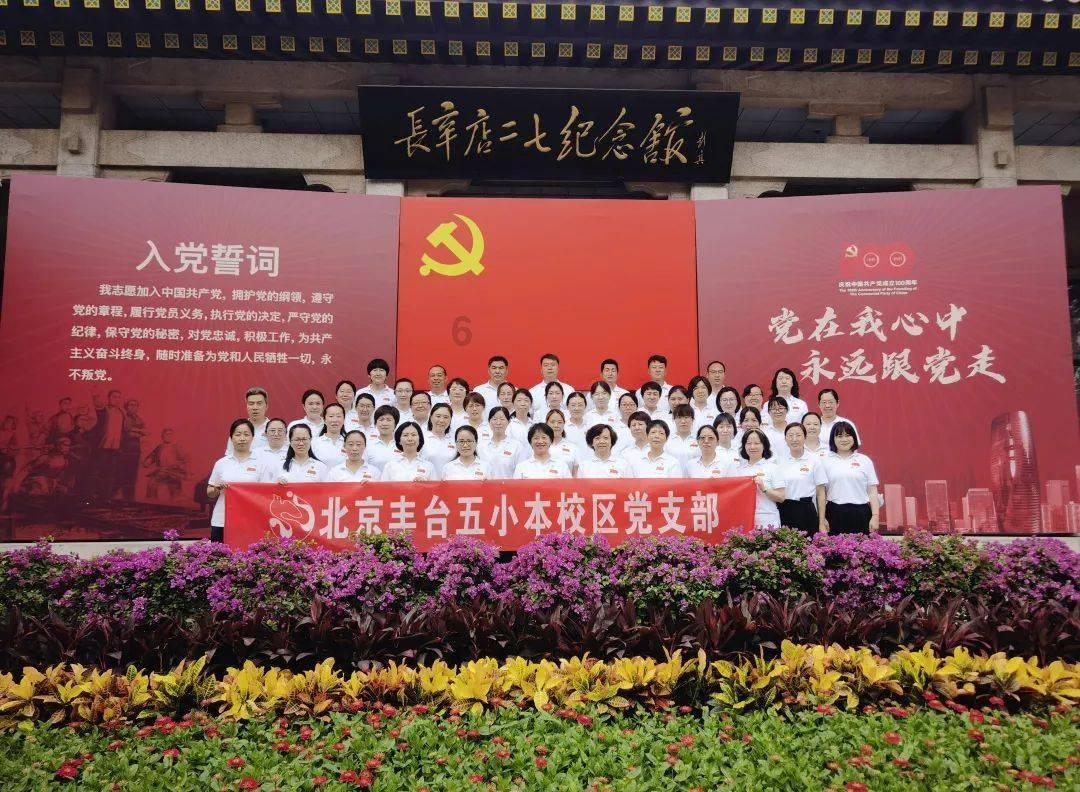 李亚鹏捡到宝了,小19岁妻子,为1岁女儿准备腊八粥,反被投喂