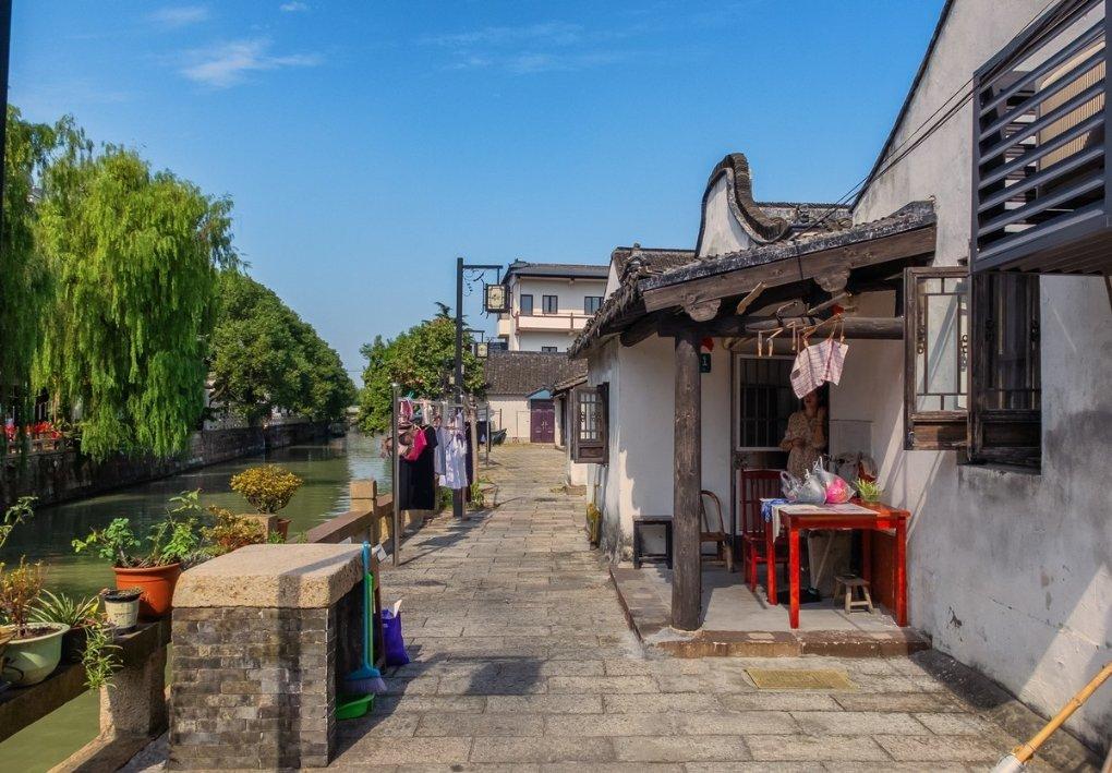 冷知识分享平台为什么男生发朋友圈,却不回消息,男生正在追求状态中,独一无二的知识之旅