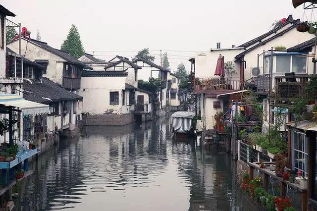 龙地逃生